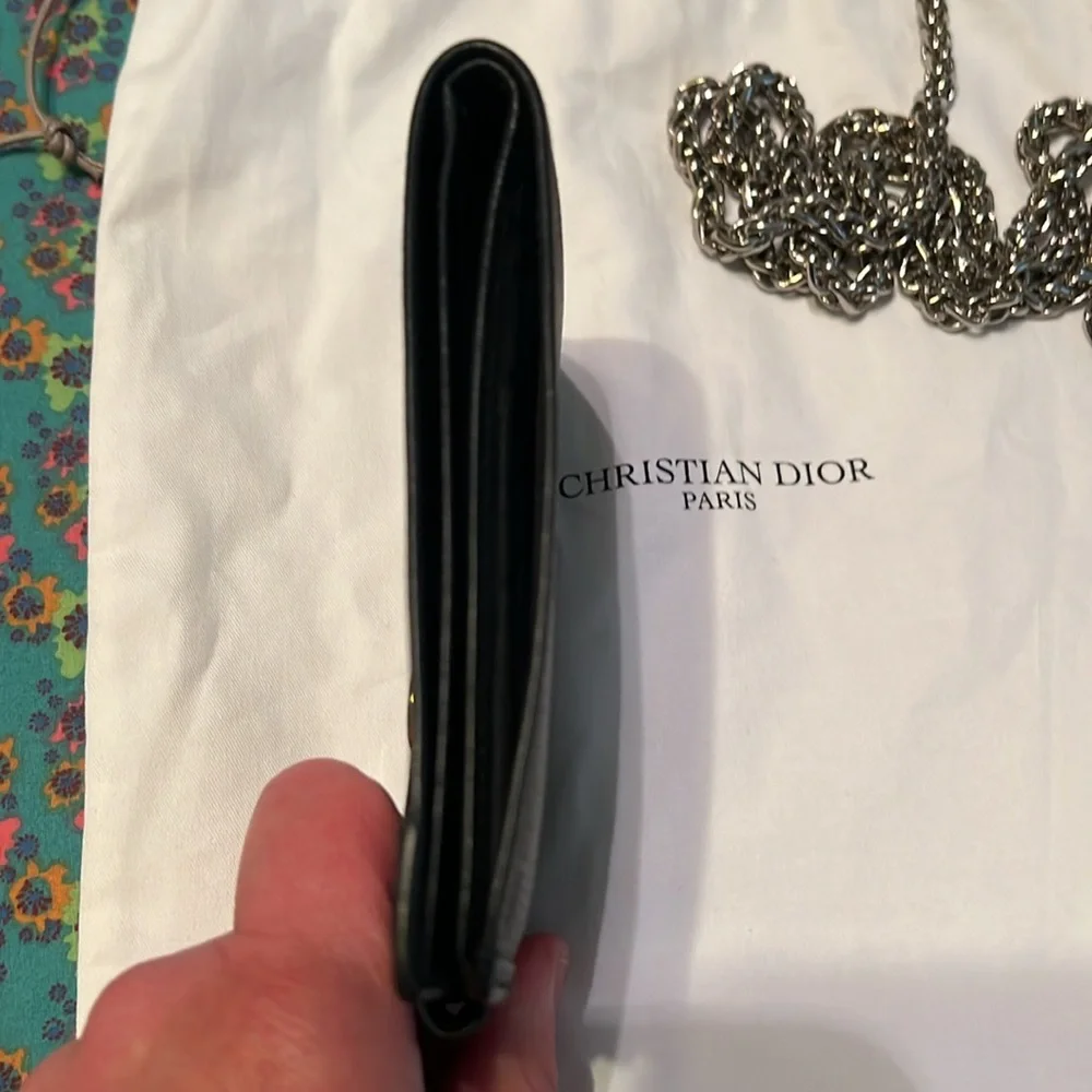 100% AUTHENTIC & PRISTINE💕VINTAGE DIOR WALLET W/CROSSBODY CHAIN💗💗💗